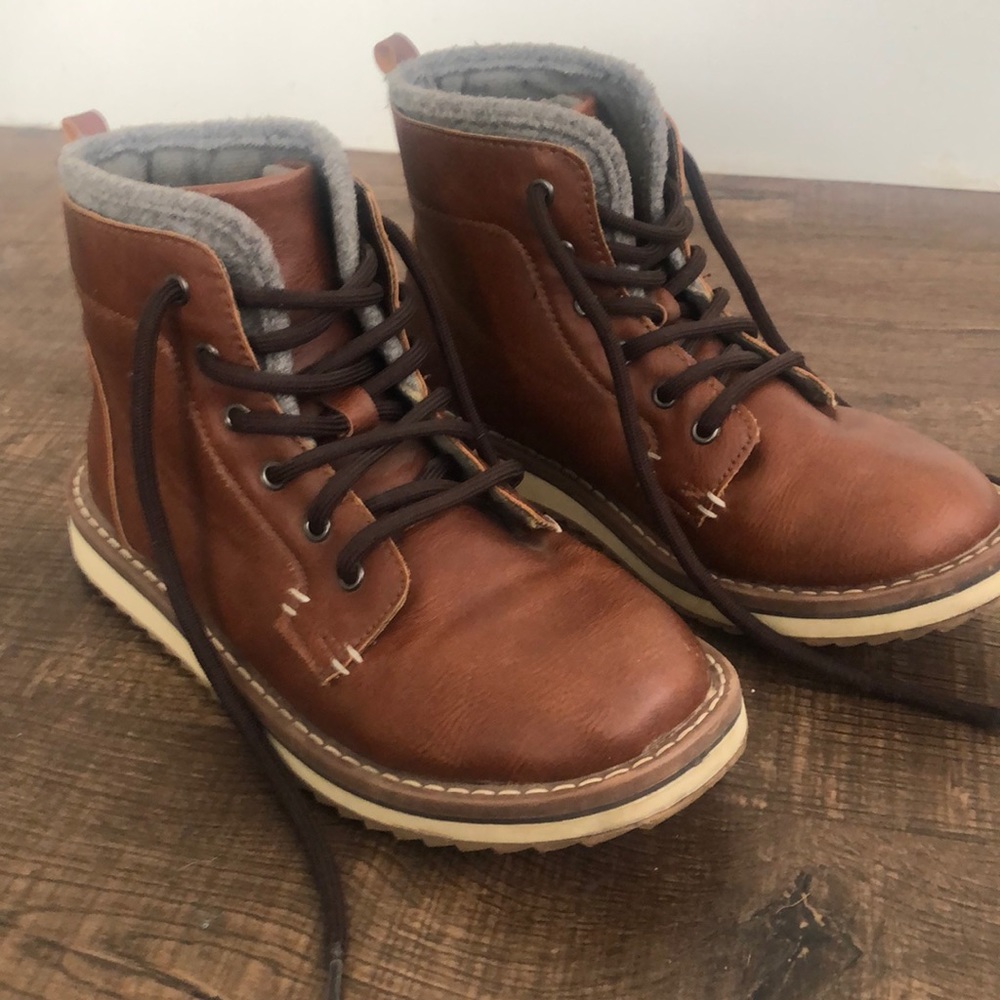 Old Navy Little Boy stylish brown boots size 2